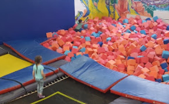  Батутный центр в Новокузнецке. Сервис Ultra Подарки. Купить подарочный сертификат в батутный центр, попробуйте прыжки на батуте в Новокузнецке. Сервис UltraPodarki.ru 8 (800) 555 95-30.. Батутный центр , батутный центр, батутный центр цены, батутный центр в Новокузнецке,  батутный парк, батут прыгать, прыжки +на батуте, батут Новокузнецк, батут спорт