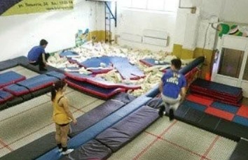  Батутный центр в Новокузнецке. Сервис Ultra Подарки. Купить подарочный сертификат в батутный центр, попробуйте прыжки на батуте в Новокузнецке. Сервис UltraPodarki.ru 8 (800) 555 95-30.. Батутный центр , батутный центр, батутный центр цены, батутный центр в Новокузнецке,  батутный парк, батут прыгать, прыжки +на батуте, батут Новокузнецк, батут спорт