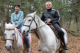 Романтическая конная прогулка. Подарочные сертификаты Ultra Подарки Новокузнецк. Купить оригинальный подарок или подарочный сертификат на Романтическая конная прогулка. Сервис UltraPodarki.ru Новокузнецк 8 800 505 95 30. 