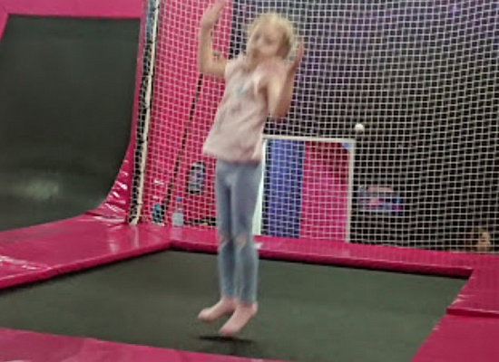  Батутный центр в Новокузнецке. Сервис Ultra Подарки. Купить подарочный сертификат в батутный центр, попробуйте прыжки на батуте в Новокузнецке. Сервис UltraPodarki.ru 8 (800) 555 95-30.. Батутный центр , батутный центр, батутный центр цены, батутный центр в Новокузнецке,  батутный парк, батут прыгать, прыжки +на батуте, батут Новокузнецк, батут спорт