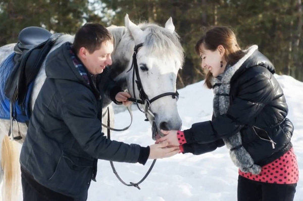 Романтическая конная прогулка. Подарочные сертификаты Ultra Подарки Новокузнецк. Купить оригинальный подарок или подарочный сертификат на Романтическая конная прогулка. Сервис UltraPodarki.ru Новокузнецк 8 800 505 95 30. 