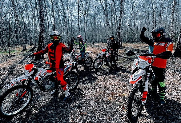 Катание на мотоцикле в Новокузнецке. ULTRA ПОДАРКИ. Купить катание на мотоцикле в Новокузнецке. Попробовав езду на мотоциклах, вы получите порцию адреналина и невероятные эмоции. Сервис: UltraPodarki.ru 8 800 505 95 30.. Катание на мотоцикле в Новокузнецке, прокат мотоциклов Новокузнецк, катание на мотоциклах, прокат мотоцикла, езда на мотоцикле Новокузнецк, езда на мотоцикле, мотопрогулка Новокузнецк, мотопрогулка