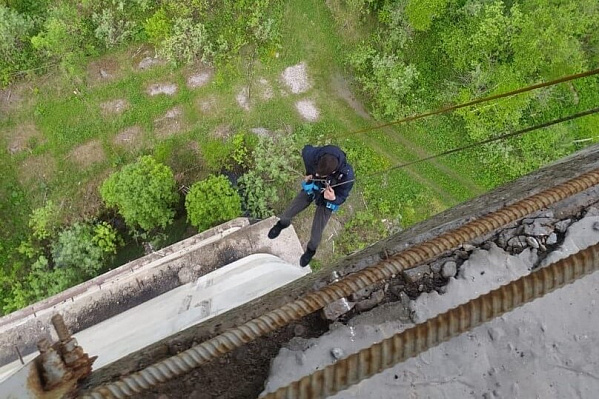 Роупджампинг - прыжки с веревкой в Новокузнецке. Подарочные сертификаты Ultra Подарки. Роупджампинг в Новокузнецке - Экстремальный оригинальный подарок или подарочный сертификат на Роупджампинг - прыжки с веревкой. Сервис UltraPodarki.ru 8-800-505-95-30. роупджампинг Новокузнецк, прыжок веревка Новокузнецк, роупджампинг, прыжок веревка, прыжок с веревкой, Подарок, подарочный сертификат, экстрим, экстремальный подарок