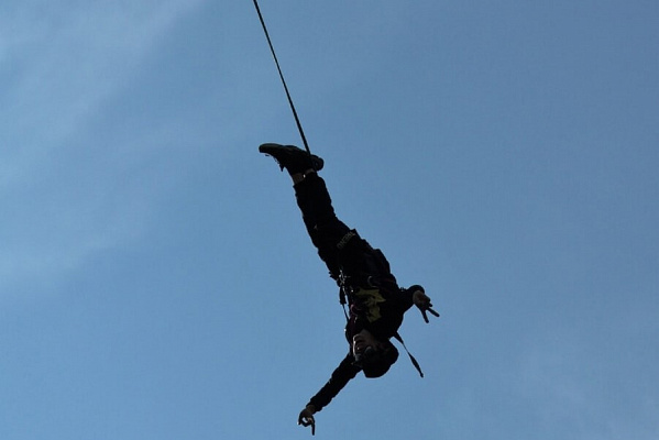 Роупджампинг - прыжки с веревкой в Новокузнецке. Подарочные сертификаты Ultra Подарки. Роупджампинг в Новокузнецке - Экстремальный оригинальный подарок или подарочный сертификат на Роупджампинг - прыжки с веревкой. Сервис UltraPodarki.ru 8-800-505-95-30. роупджампинг Новокузнецк, прыжок веревка Новокузнецк, роупджампинг, прыжок веревка, прыжок с веревкой, Подарок, подарочный сертификат, экстрим, экстремальный подарок