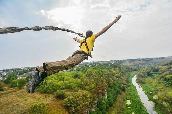Роупджампинг - прыжки с веревкой в Новокузнецке. Подарочные сертификаты Ultra Подарки. Роупджампинг в Новокузнецке - Экстремальный оригинальный подарок или подарочный сертификат на Роупджампинг - прыжки с веревкой. Сервис UltraPodarki.ru 8-800-505-95-30. роупджампинг Новокузнецк, прыжок веревка Новокузнецк, роупджампинг, прыжок веревка, прыжок с веревкой, Подарок, подарочный сертификат, экстрим, экстремальный подарок