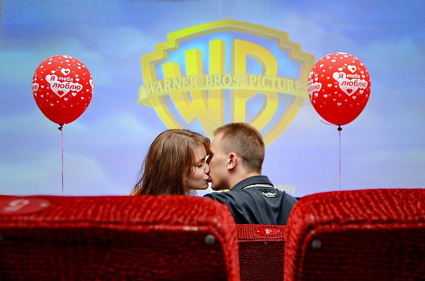 Романтическое свидание в кинотеатре в Новокузнецке. Ultra Подарки. Купить романтическое свидание в кинотеатре в Новокузнецке. Подарите самым близким незабываемые моменты и признайтесь в искренних чувствах. Сервис UltraPodarki.ru 8-800-505-95-30. Романтическое свидание в кинотеатре в Новокузнецке, свидание в Новокузнецке, свидание в кинотеатре, сертификат на свидание в кинотеатре, сертификат на свидание в Новокузнецке, купить свидание, купить свидание Новокузнецк, первое свидание, девушка свидание, хороший кинотеатре, романтический кинотеатре, романтический вечер, романтический ужин, романтические любимому, романтическая музыка