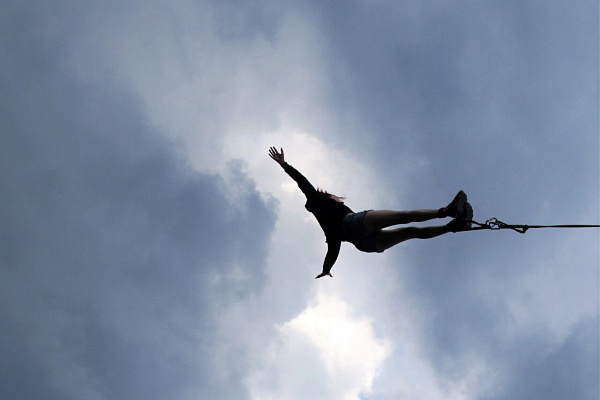 Роупджампинг - прыжки с веревкой в Новокузнецке. Подарочные сертификаты Ultra Подарки. Роупджампинг в Новокузнецке - Экстремальный оригинальный подарок или подарочный сертификат на Роупджампинг - прыжки с веревкой. Сервис UltraPodarki.ru 8-800-505-95-30. роупджампинг Новокузнецк, прыжок веревка Новокузнецк, роупджампинг, прыжок веревка, прыжок с веревкой, Подарок, подарочный сертификат, экстрим, экстремальный подарок