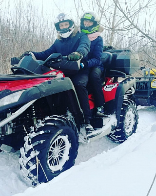 Катание на квадроциклах в Новокузнецке. Сервис Ultra Подарки. Подарочный сертификат на катание на квадроциклах в Новокузнецке. Закажите катание на квадроциклах недорого и наслаждайтесь активным отдыхом с друзьями. Выбирайте живописные маршруты для езды на квадроциклах. Сервис UltraPodarki.ru 8800-505-9530. Катание на квадроциклах, Прокат квадроциклов, езда на квадроцикле, прокат квадроциклов Новокузнецк, катание на квадроциклах Новокузнецк, Катание на квадроциклах зимой, Катание на квадроциклах летом, Сертификат на катание на квадроциклах 

