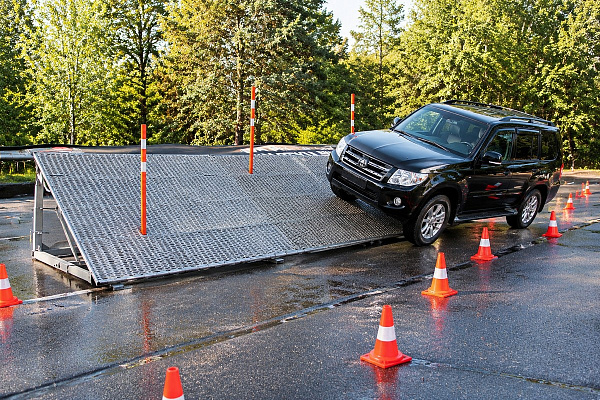 Контраварийное вождение в Новокузнецке. Ultra Подарки. Купить уроки контраварийного вождения в Новокузнецке. Научитесь водить машину в любых условиях! Сервис UltraPodarki.ru 8 800 505 95 30. Контраварийное вождение Новокузнецк, контраварийное вождение, экстремальное вождение Новокузнецк, экстремальное вождение, обучение вождению Новокузнецк, обучение вождению, вождение Новокузнецк, вождение,  курс вождения Новокузнецк, курс вождения, курсы экстремальное вождения Новокузнецк, курсы экстремального вождения, обучение в автошколе Новокузнецк, обучение в автошколе